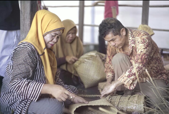 Desainer Merdi Sihombing membantu UMKM