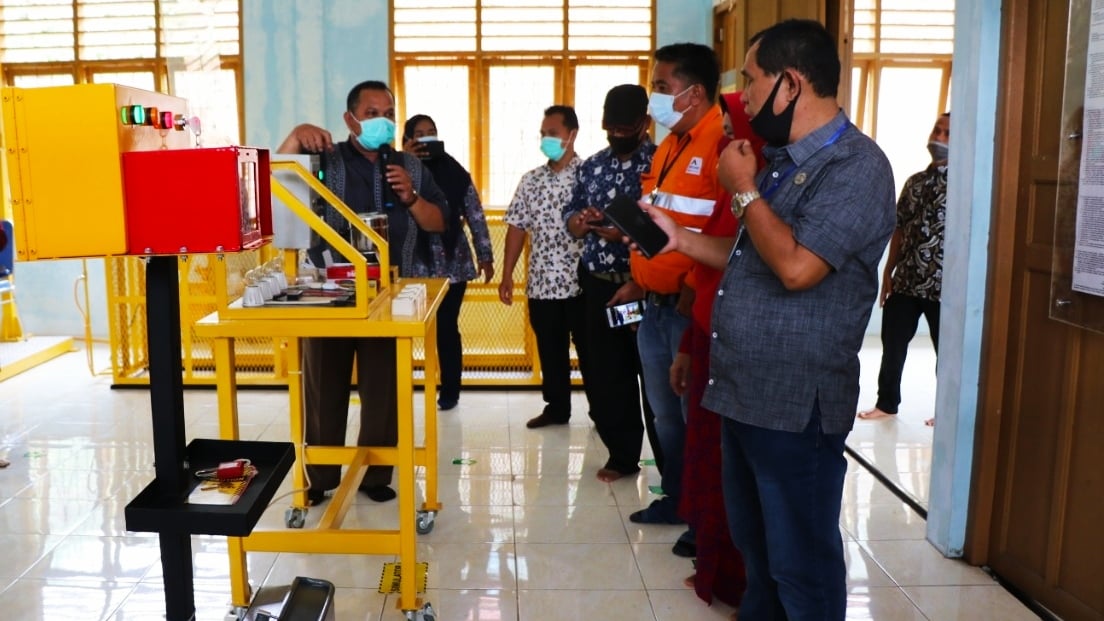 Perusahaan tambang PT Agincourt Resources menyerahkan sejumlah bantuan untuk SMKN 2 Batangtoru