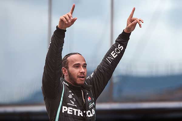 Pembalap formula 1  Lewis Hamilton
