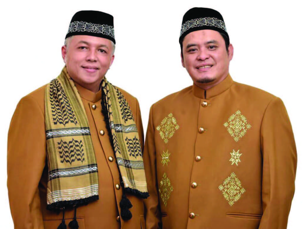 Calon Bupati dan Wakil Bupati Bangka Barat Sukirman-Bong Ming Ming berpose seusai mengikuti pengundian nomor urut di KPU Bangka Barat  