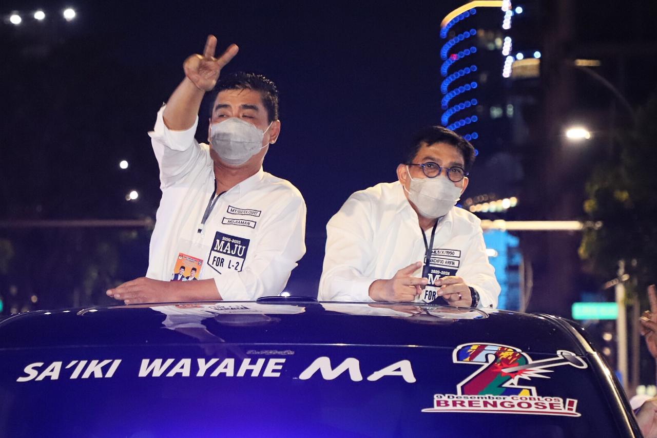 Pasangan calon Wali Kota dan Wakil Wali Kota Surabaya nomor urut 2 Machfud Arifin-Mujiaman saat menyapa masyarakat Surabaya. 