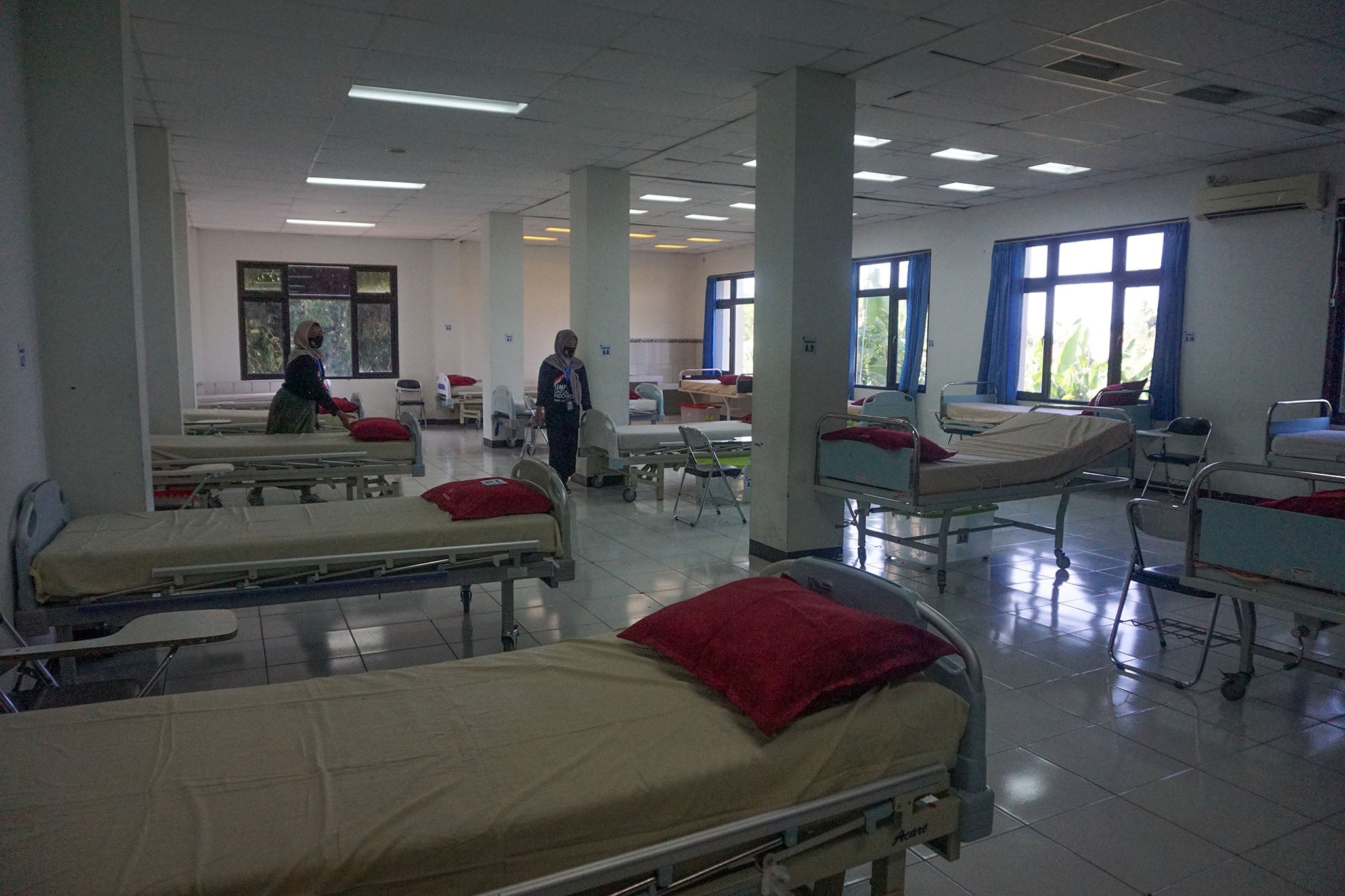 Pemkab Banyumas menambah ruang perawatan pasien covid, menyusul peningkatan kasus tersebut di sana.