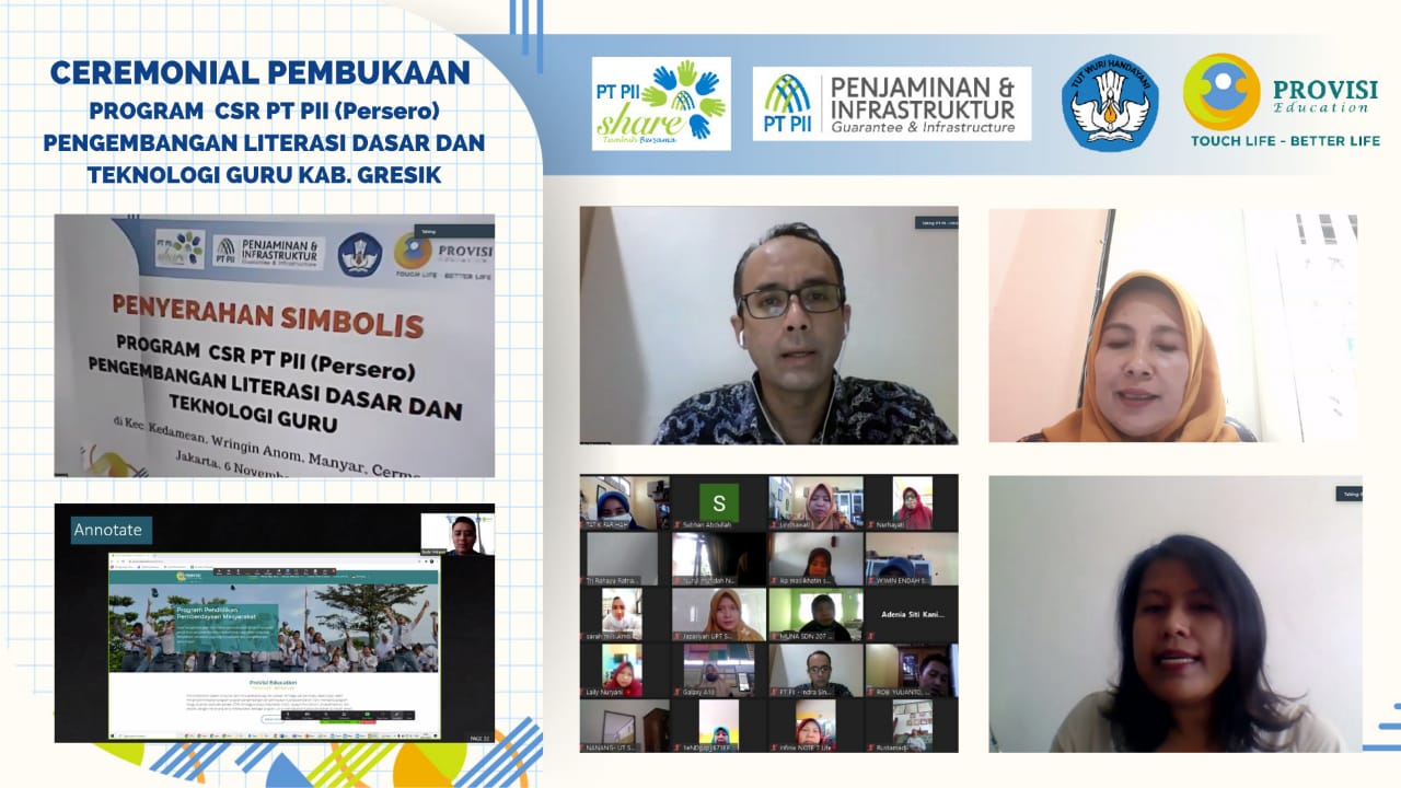 Acara pembukaan kegiatan penguatan kompetensi guru di era pandemi dan adaptasi kebiasaan baru di Gresik, Jawa Timur.