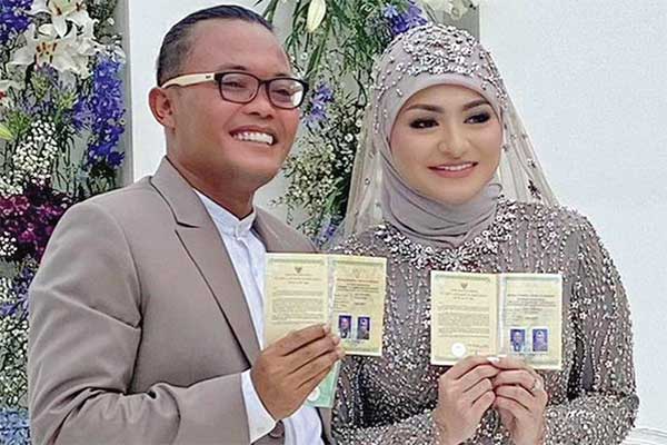 Komedian Entis Sutisna atau Sule dan pasangannya Nathalie Holscher