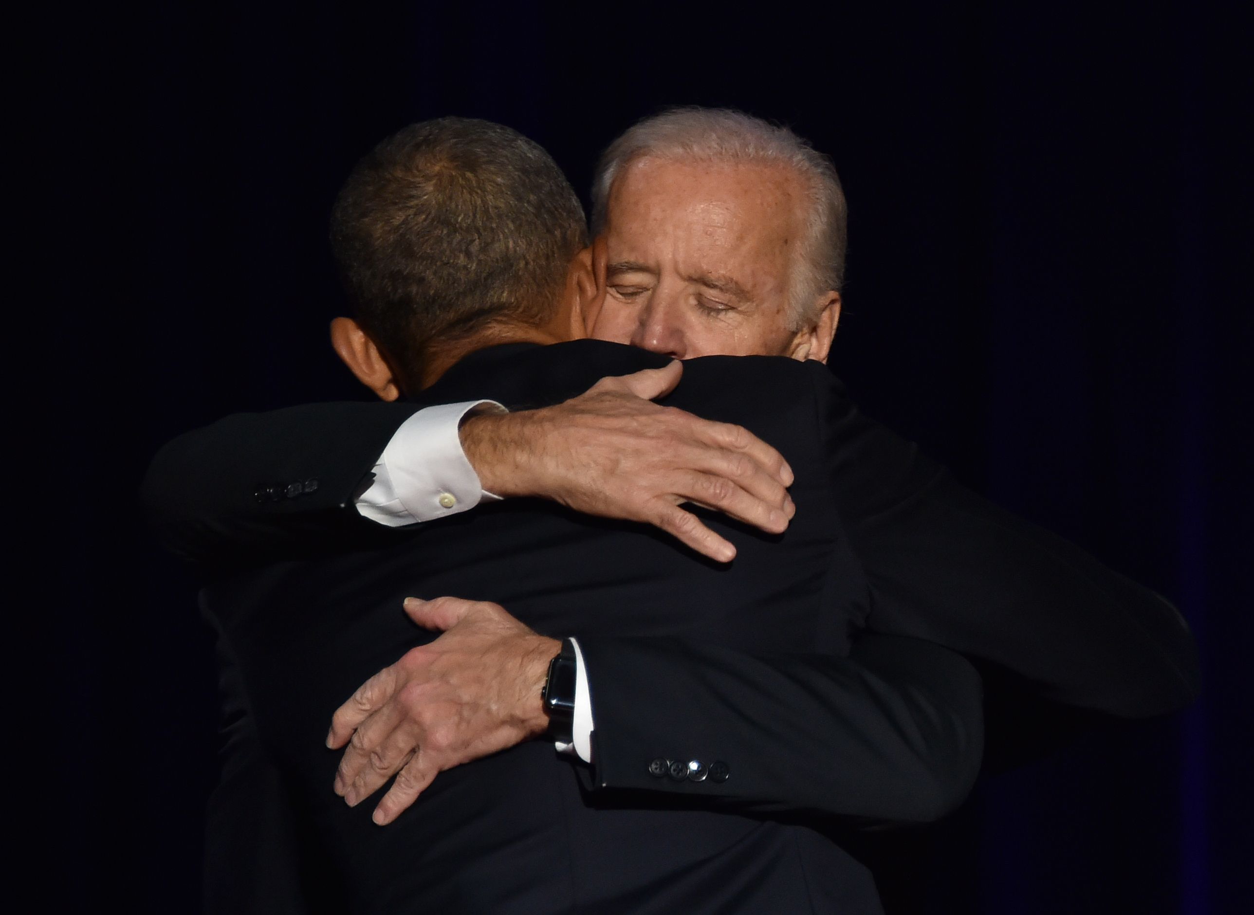 Momen kebersamaan Joe Biden dan Barack Obama