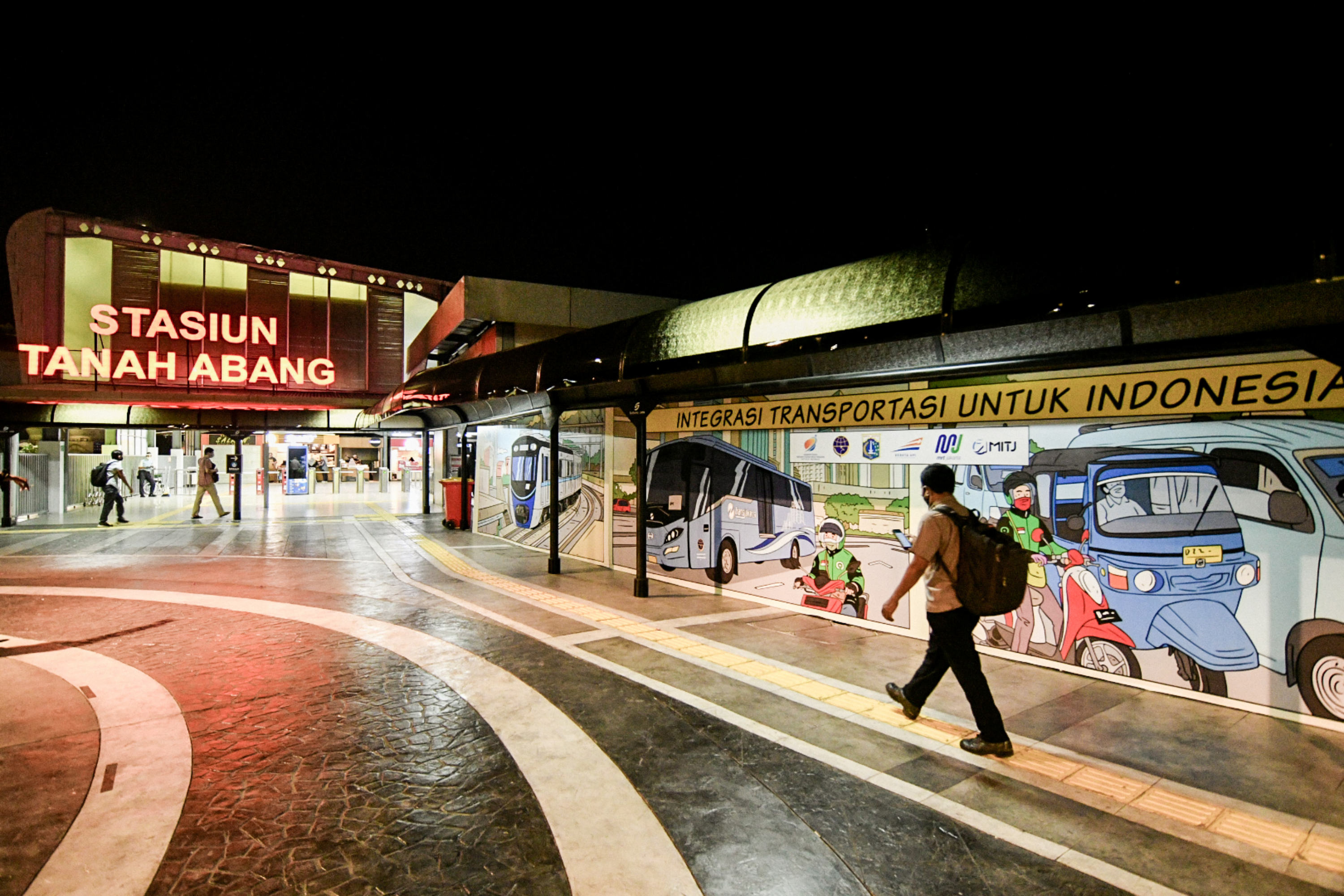 Ilustrasi: Stasiun terpadu Tanah Abang tempat transportasi publik terintegrasi mulai dari MRT, Commuterline, transjakarta hingga ojek