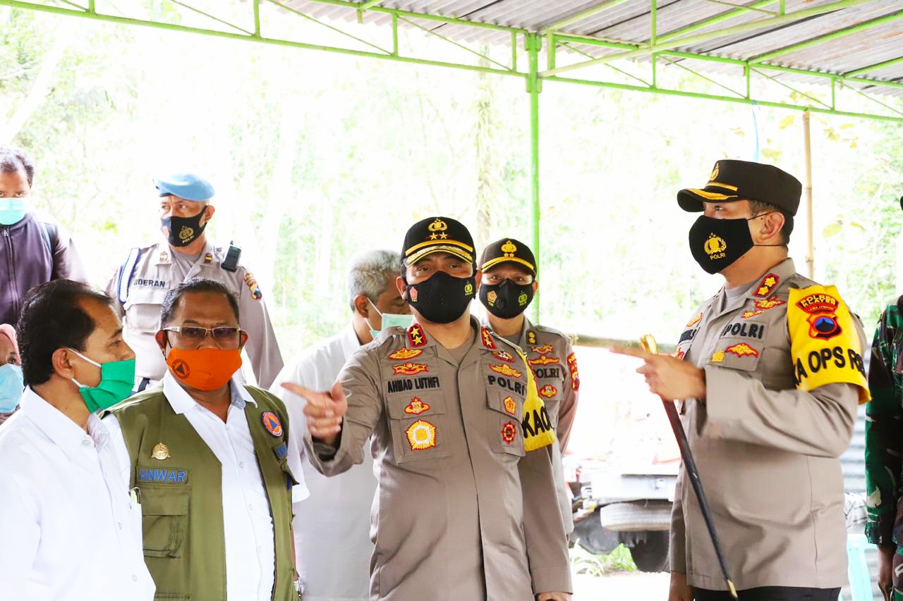 Kapolda Jawa Tengah Irjen Ahmad Luthfi (tengah)