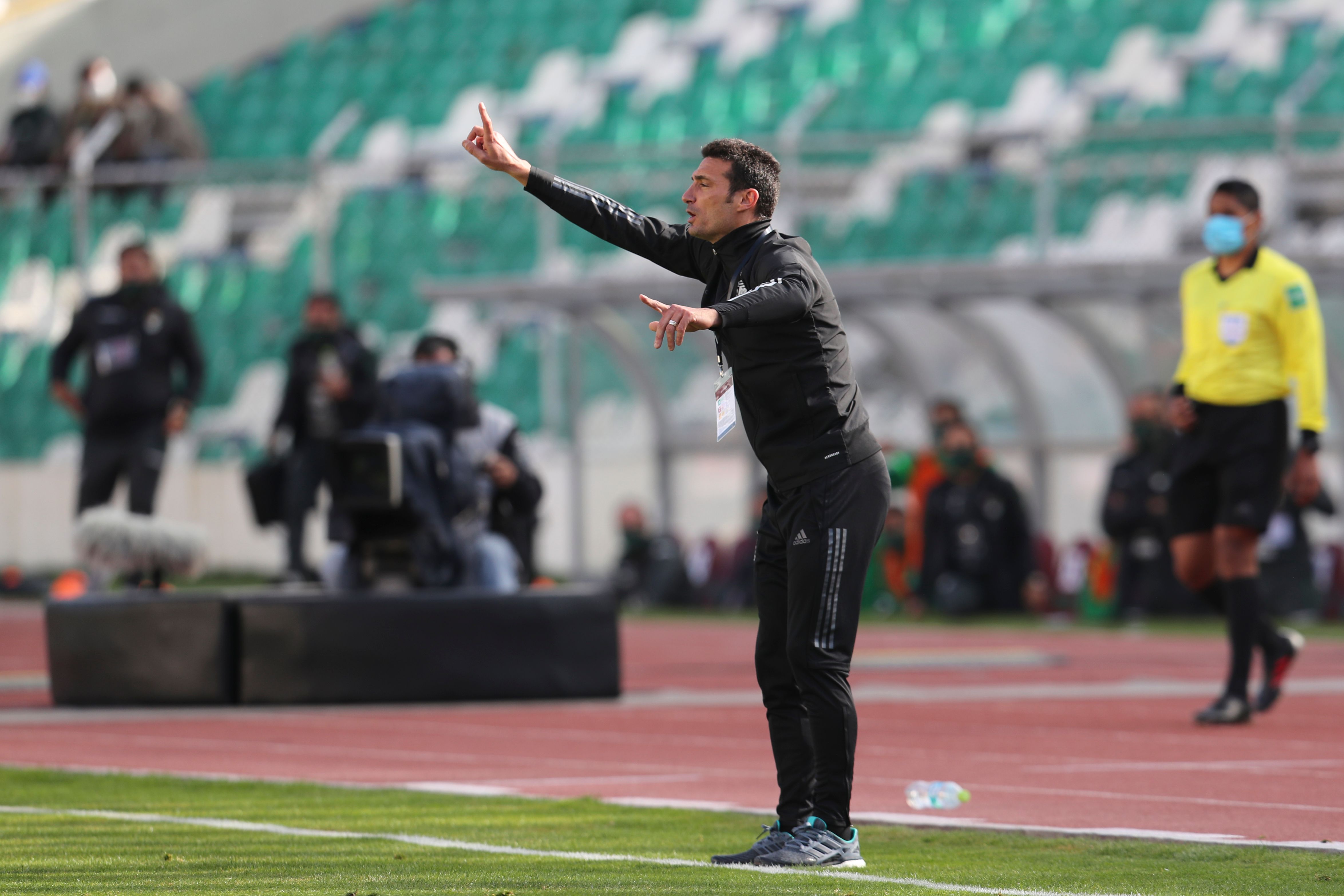 Pelatih Timnas Argentina Lionel Scaloni menghadapi laga berat melawan Paraguay di Piala Dunia zona Amerika Selatan, Jum’at (13/11) WIB. 