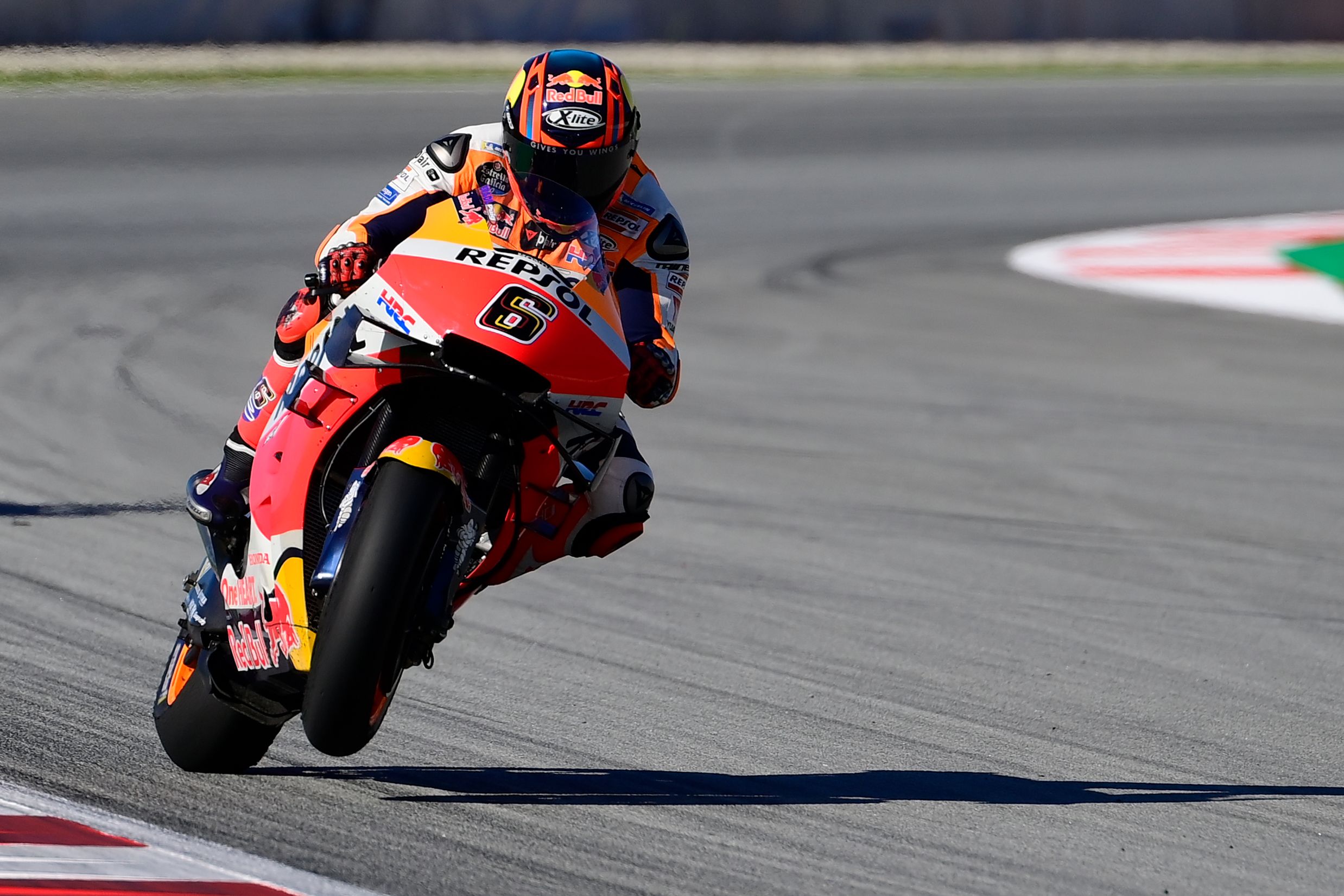 Pembalap asal Jerman, Stefan Bradl, saat menjalani sesi latihan di Sirkuit Catalunya.