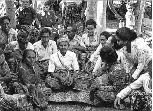 Salah satu bentuk tradisi lisan di Tanah Air