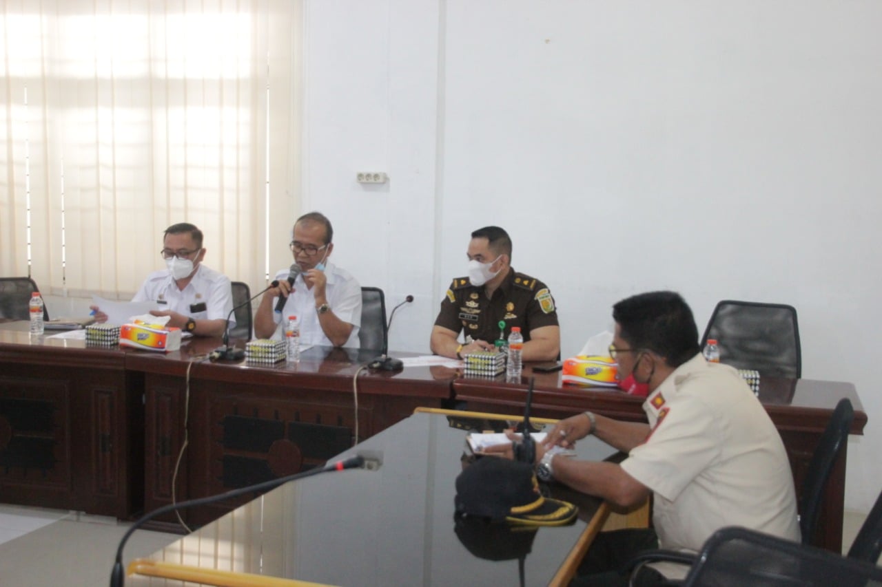 Plh Sekda Pematangsiantar, Perdamean Silaen menjelaskan pembentukan Tim Desk Pilkada, Rabu (25/11/2020).