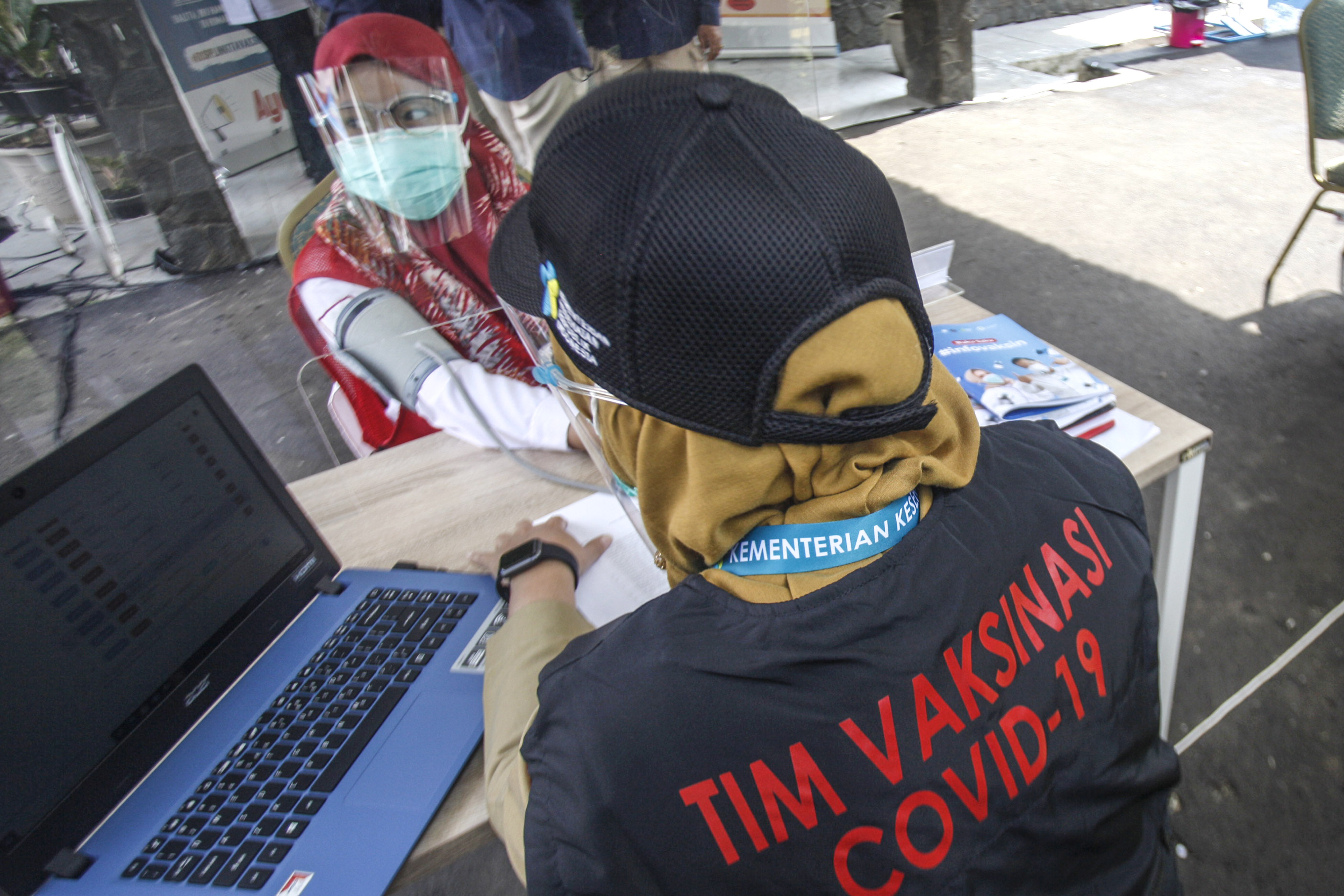 Pemerintah Mantapkan SDM dan Fasilitas Vaksinasi Covid-19