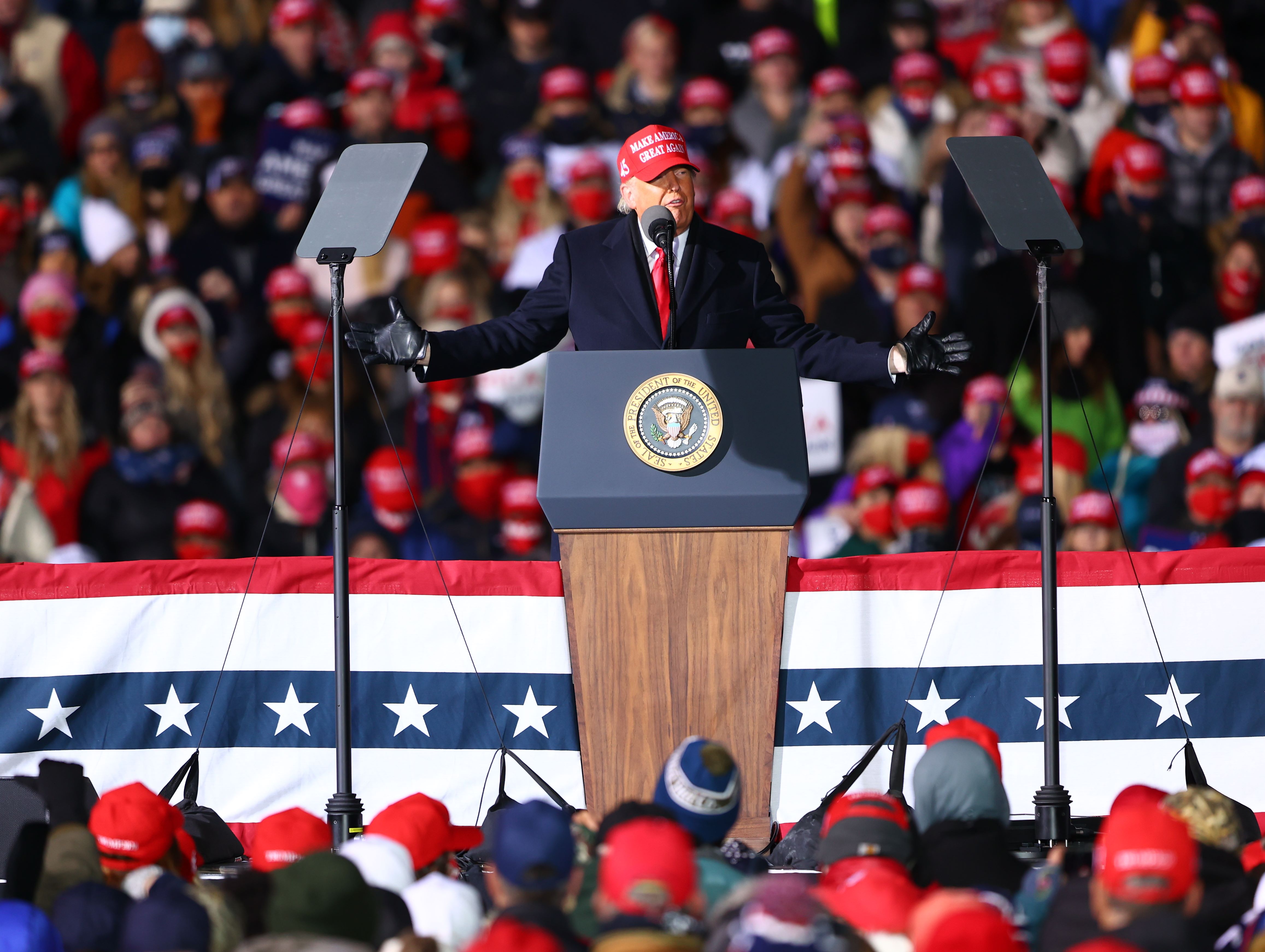 Presiden AS Donald Trump saat berkampanye di Traverse City, Michigan.