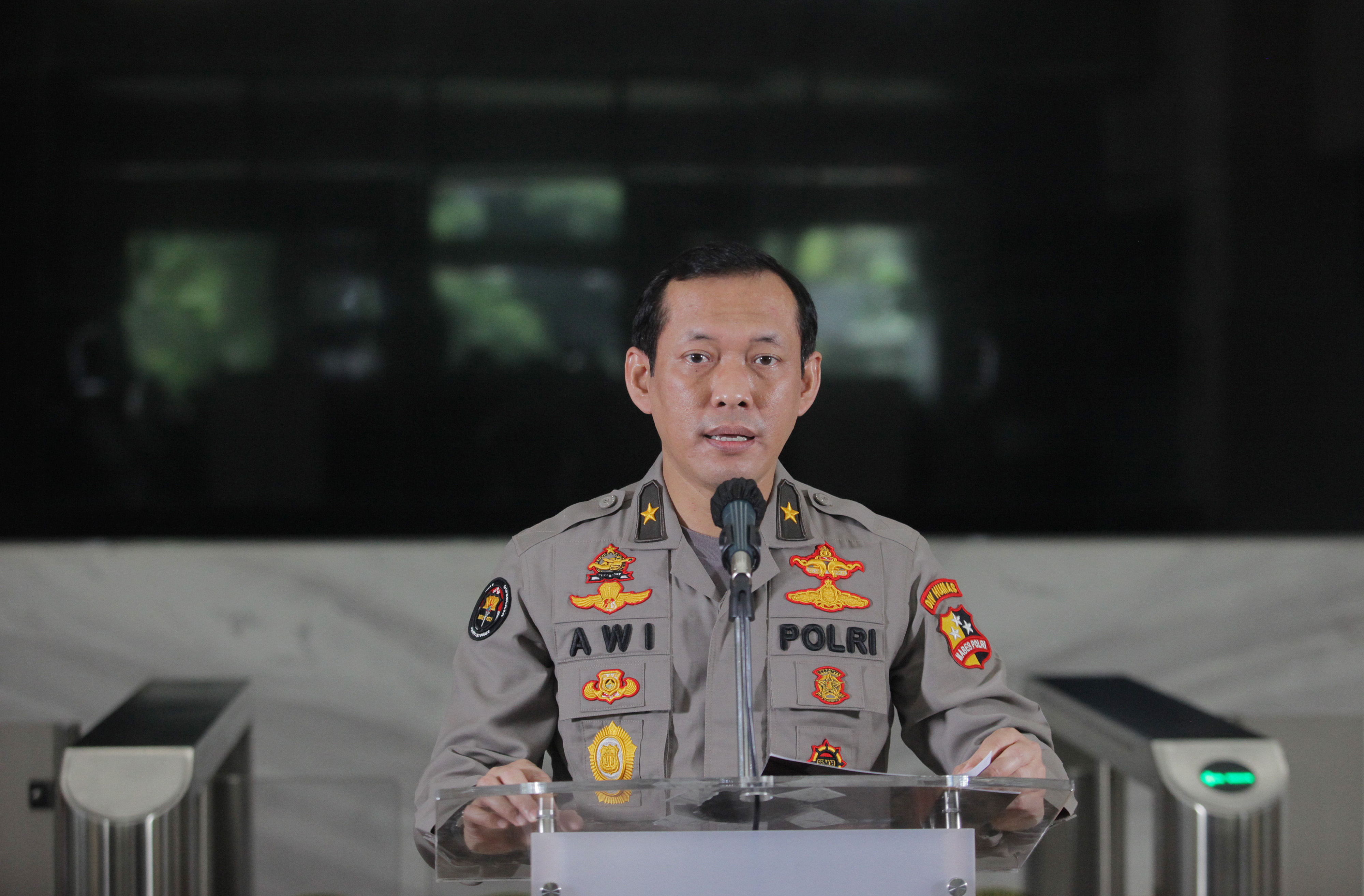 Karo Penmas Divisi Humas Polri Brigjen Awi Setiyono saat memberikan keterangan pers.