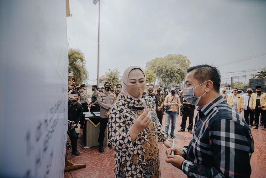 Pascadebat yang digelar KPUD Karawang, pasangan calon nomor 2, Cellica Nurrachadiana-Aep Syaepuloh, mendapat tambahan dukungan. 