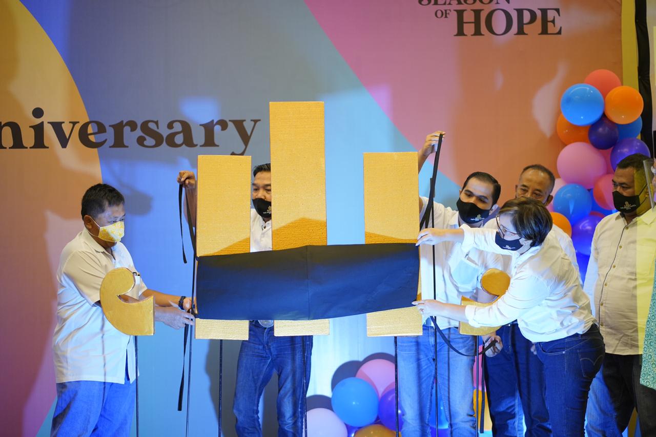 HUT Ke-13 The Sunan Hotel Solo Luncurkan Giant Logo Ditutup Masker