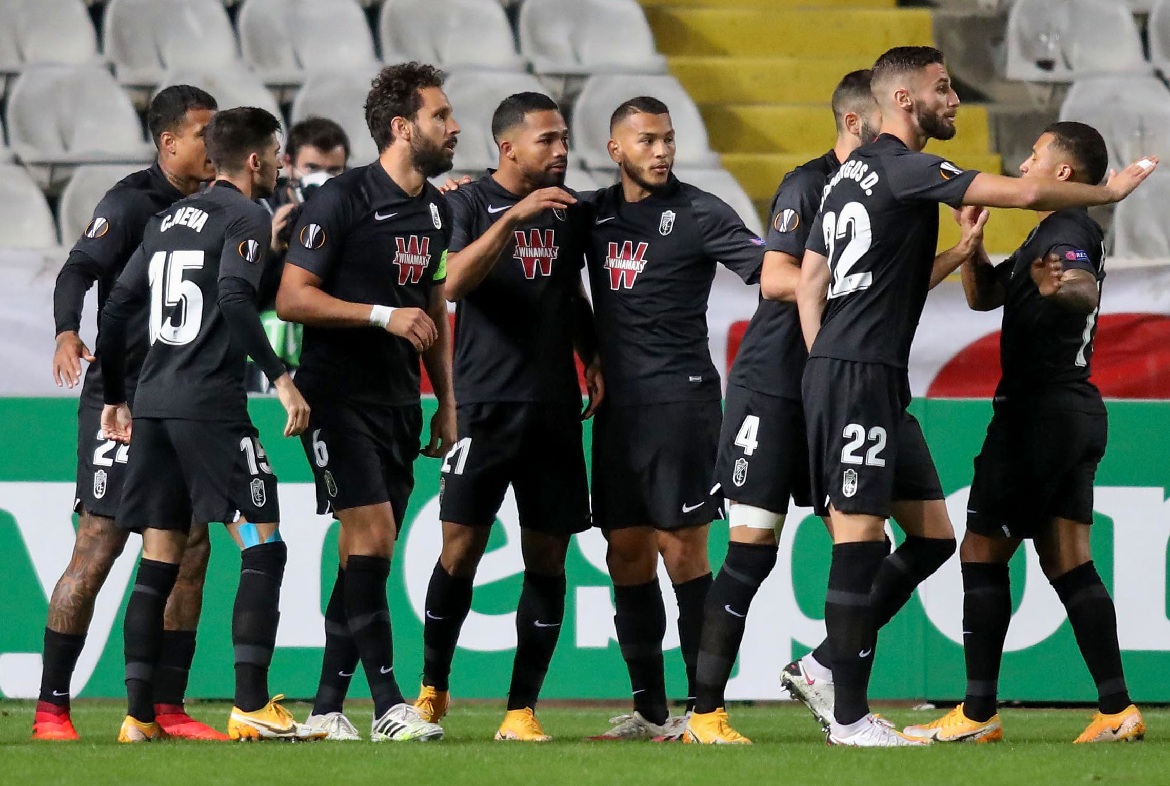 Para pemain Granada melakukan selebrasi usai mencetak gol ke gawang Omonia di laga Liga Europa.