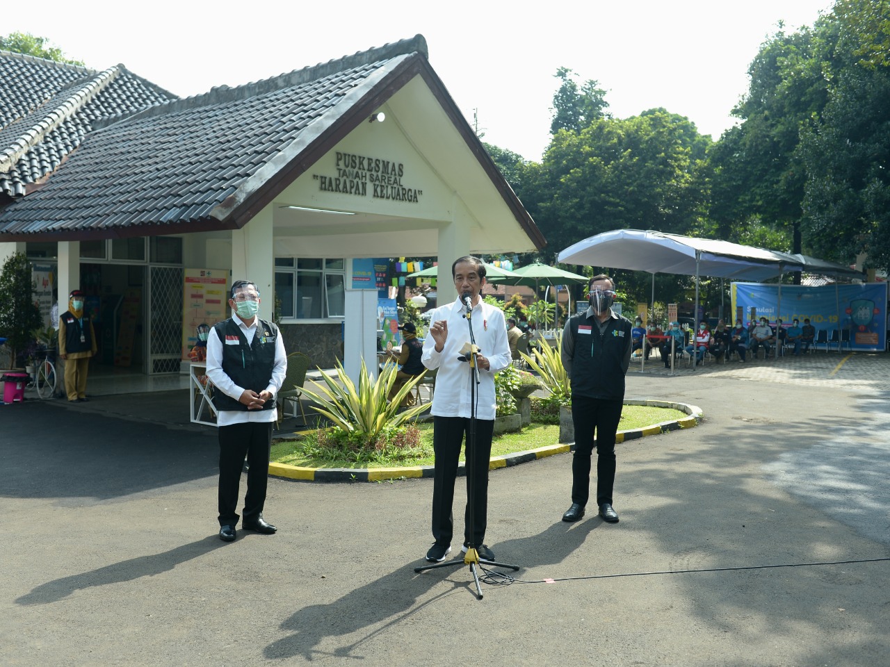 Jokowi Minta Sosialisasi Vaksinasi Covid-19 Digencarkan