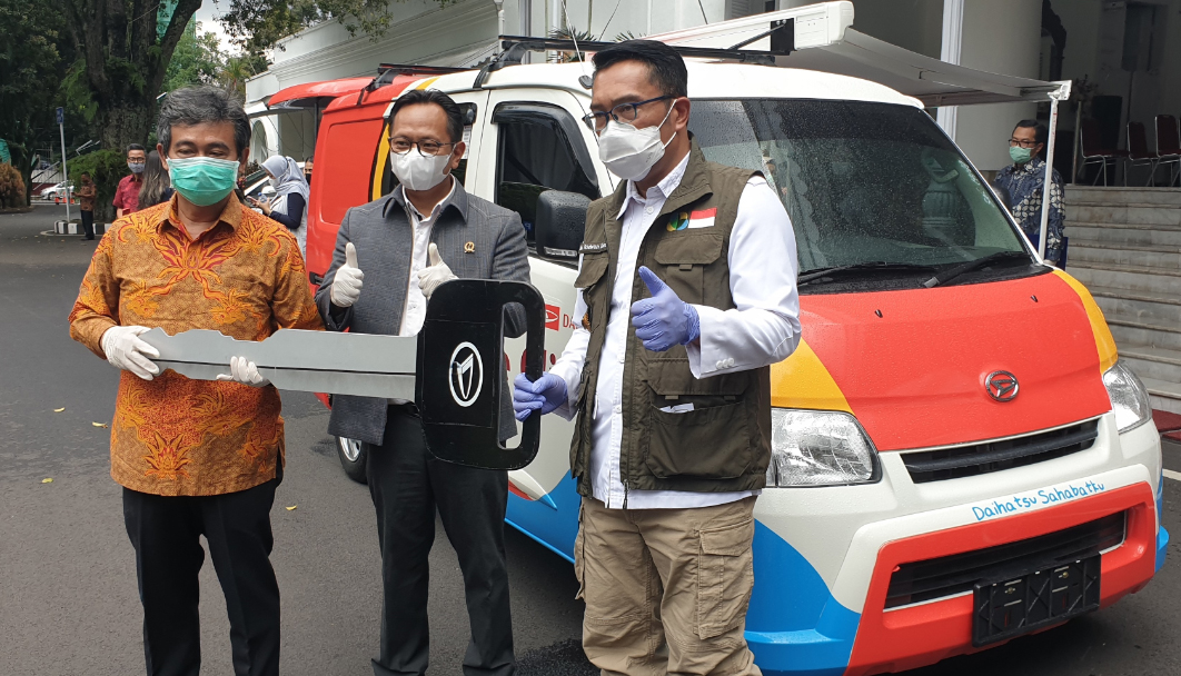 Daihatsu Donasikan Dua Unit Mobil Klinik ke Pemprov Jabar