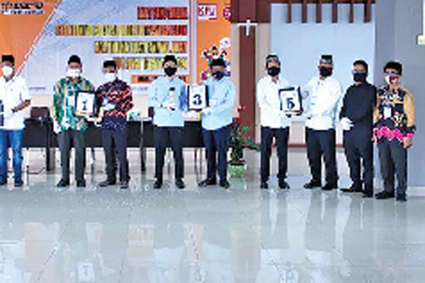 Pilkada Hulu Sungai Tengah merupakan peserta terbanyak dari enam kabupaten/kota plus pilgub di Kalsel. Menariknya lagi tiga dari lima paslon