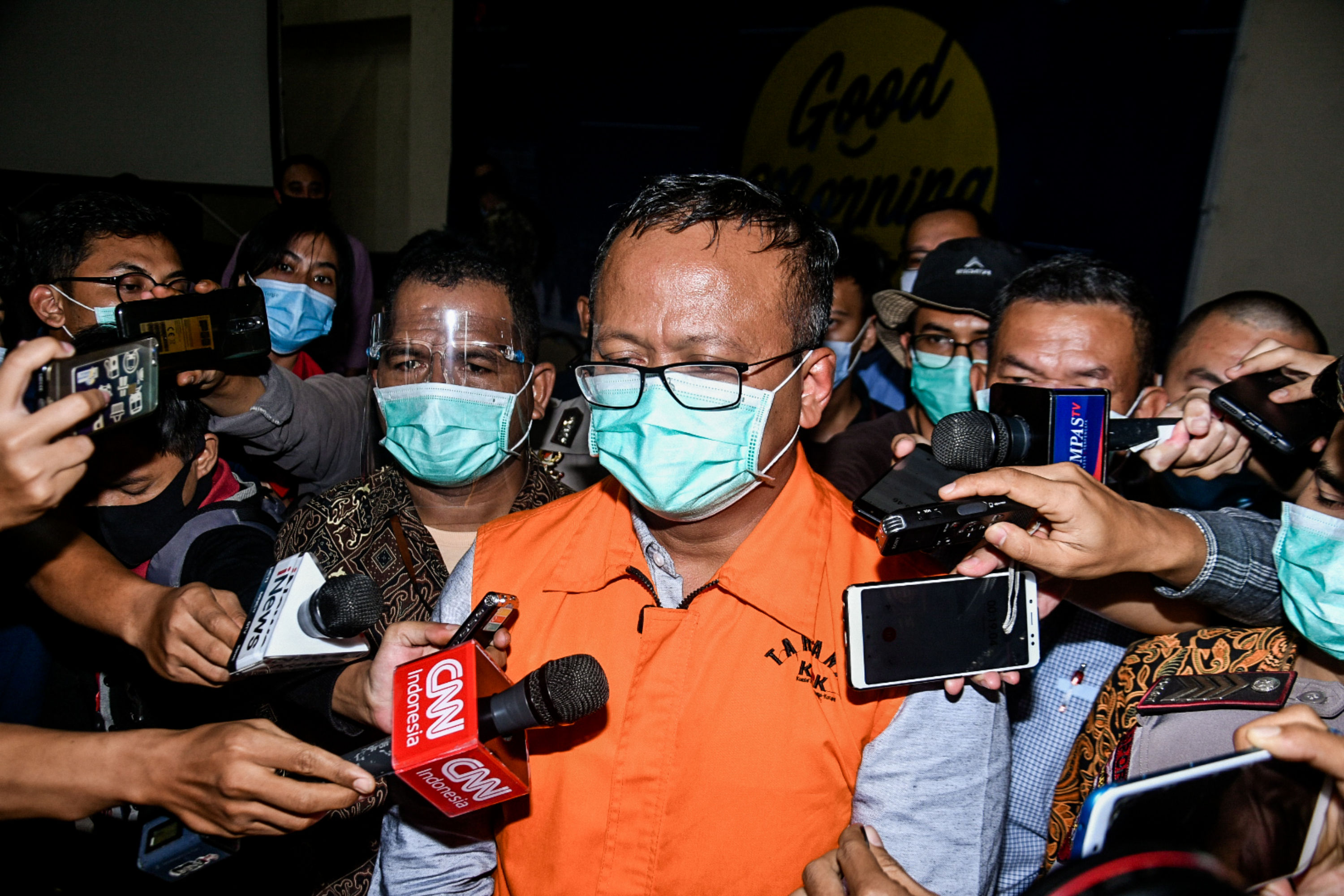 Menteri KKP Edhy Prabowo, langsung ditahan usai diperiksa, di Gedung KPK.