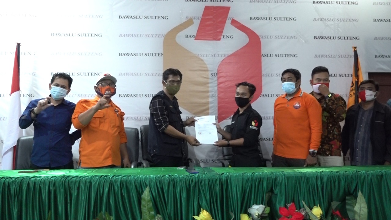 Tim Kuasa Hukum Paslon No.2 Rusdy-Ma'mun melaporkan Paslon No.1  Hidayat - Bartho  ke Bawaslu terkait Sara.