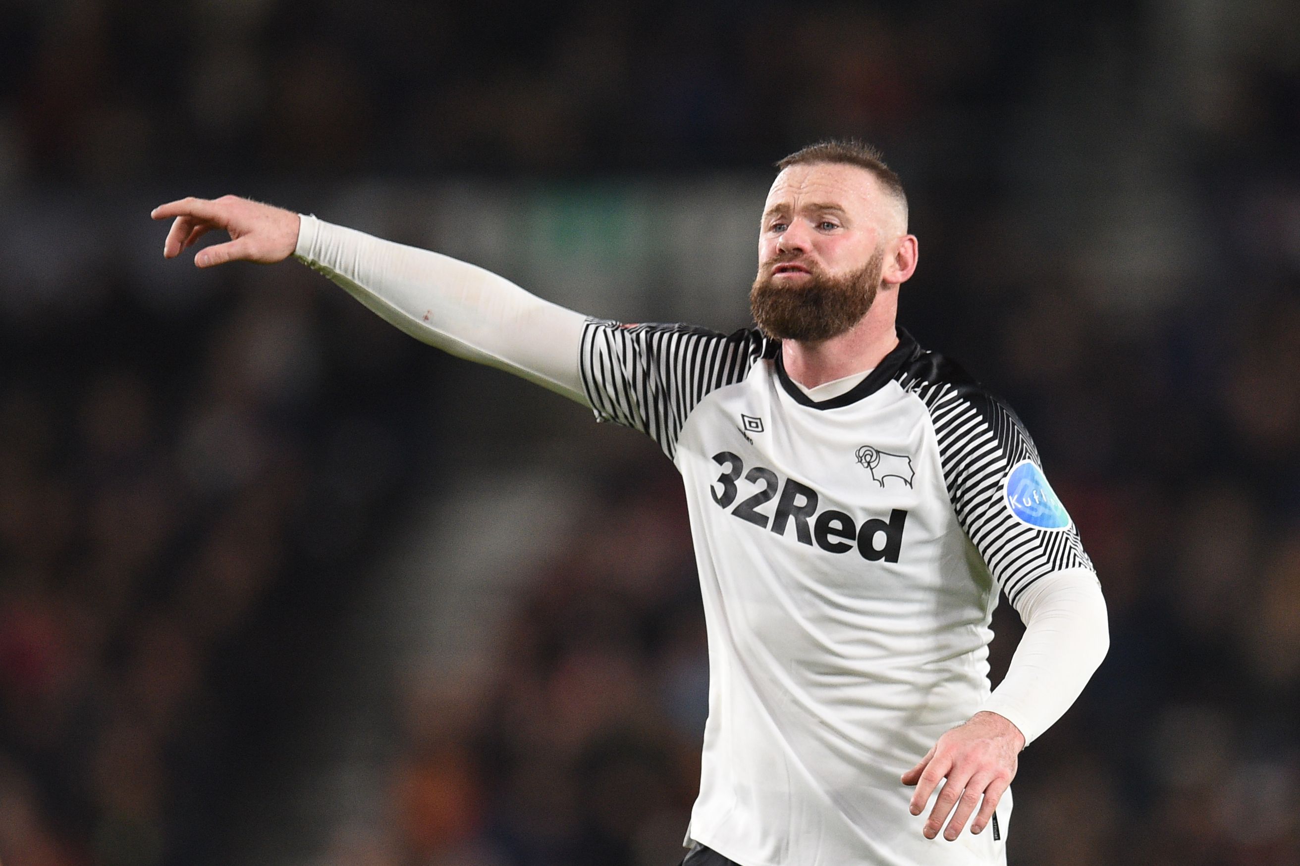 Penyerang Derby County Wayne Rooney kini juga menjabat sebagai pelatih interim.