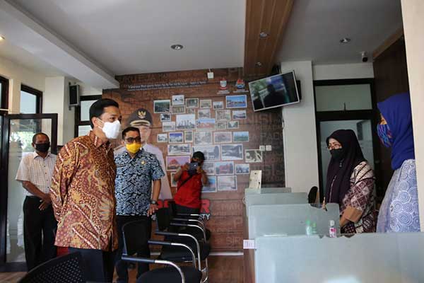 Wali Kota Makassar Rudy Djamaluddin mengaku dirinya tidak ingin gegabah mengambil keputusan membuka sekolah di masa pandemi seperti ini.