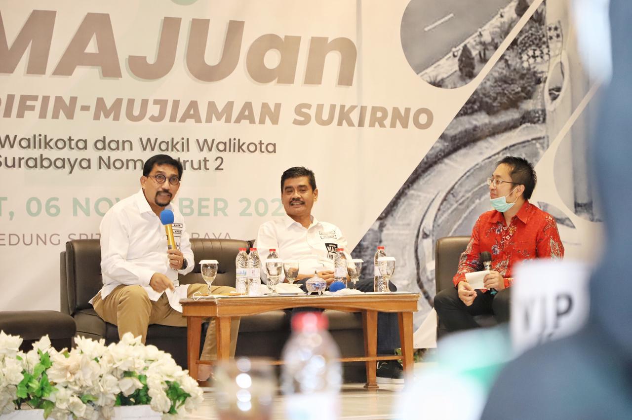 Pasangan calon Wali Kota dan Wakil Wali Kota Surabaya Machfud Arifin-Mujiaman saat hadiri Dialog Kemajuan yang digelar JCI) East Java. 