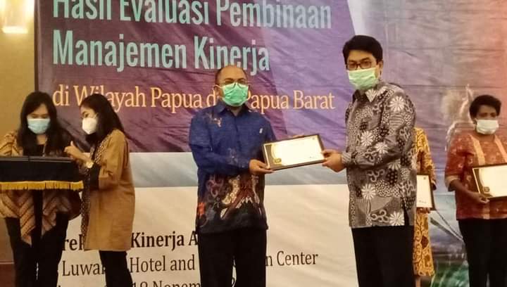 BKN RI memberikan penghargaan kepada Pemkab Raja Ampat untuk reformasi birokrasi
