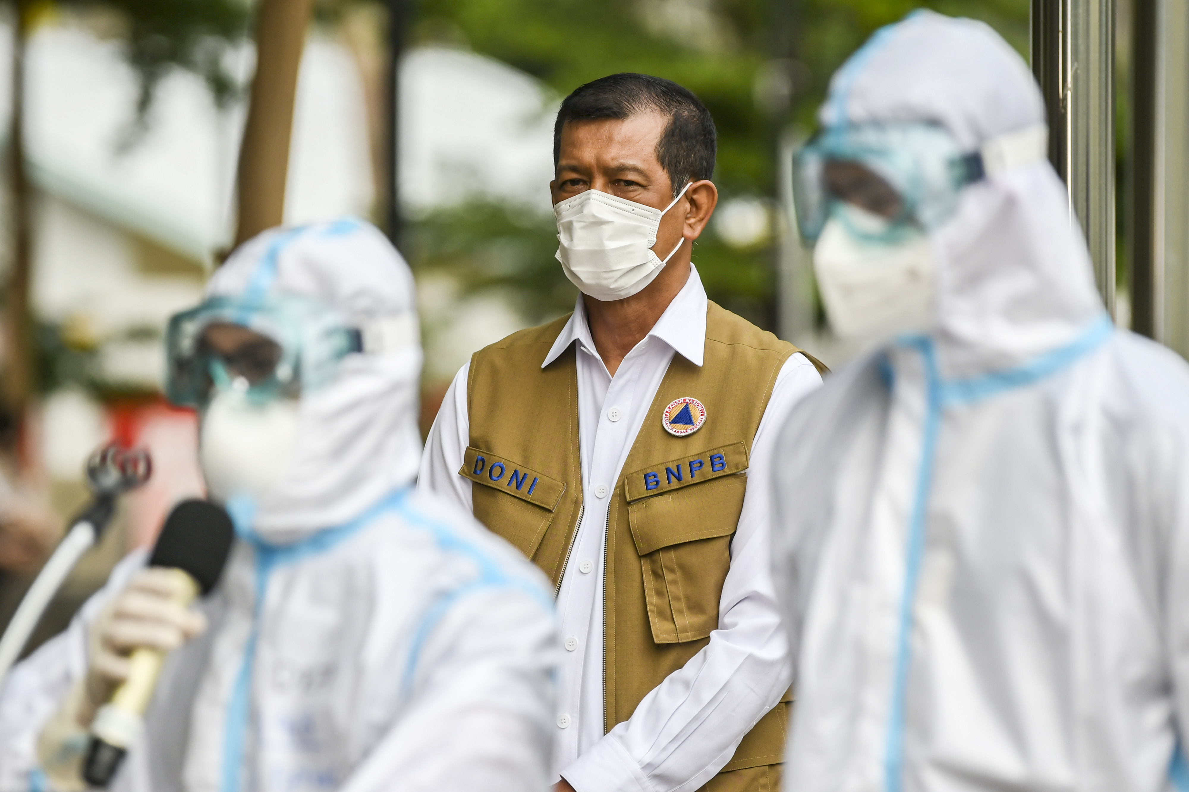 Ketua Satgas Penanganan COVID-19 Doni Monardo mengingatkan dalam dua minggu terakhir angka kasus konfirmasi positif covid-19 meningkat.