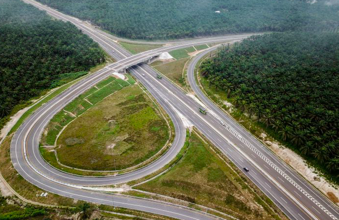Foto udara jalan tol Pekanbaru-Dumai  