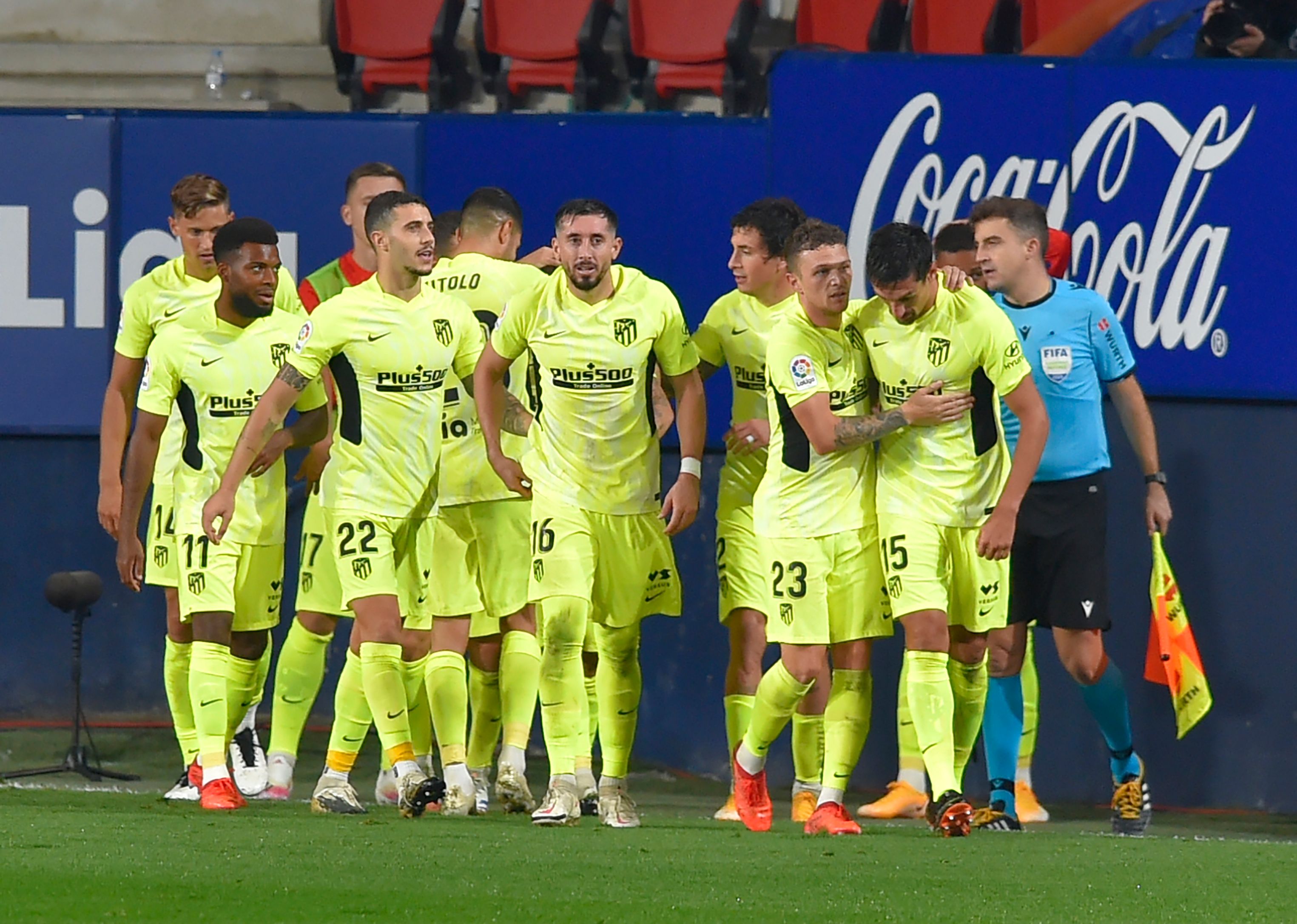 Para pemain Atletico Madrid melakukan selebrasi usai mencetak gol ke gawang Osasuna di laga La Liga