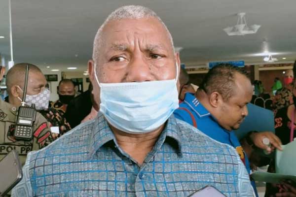 Gubernur Papua Barat Dominggus Mandacan