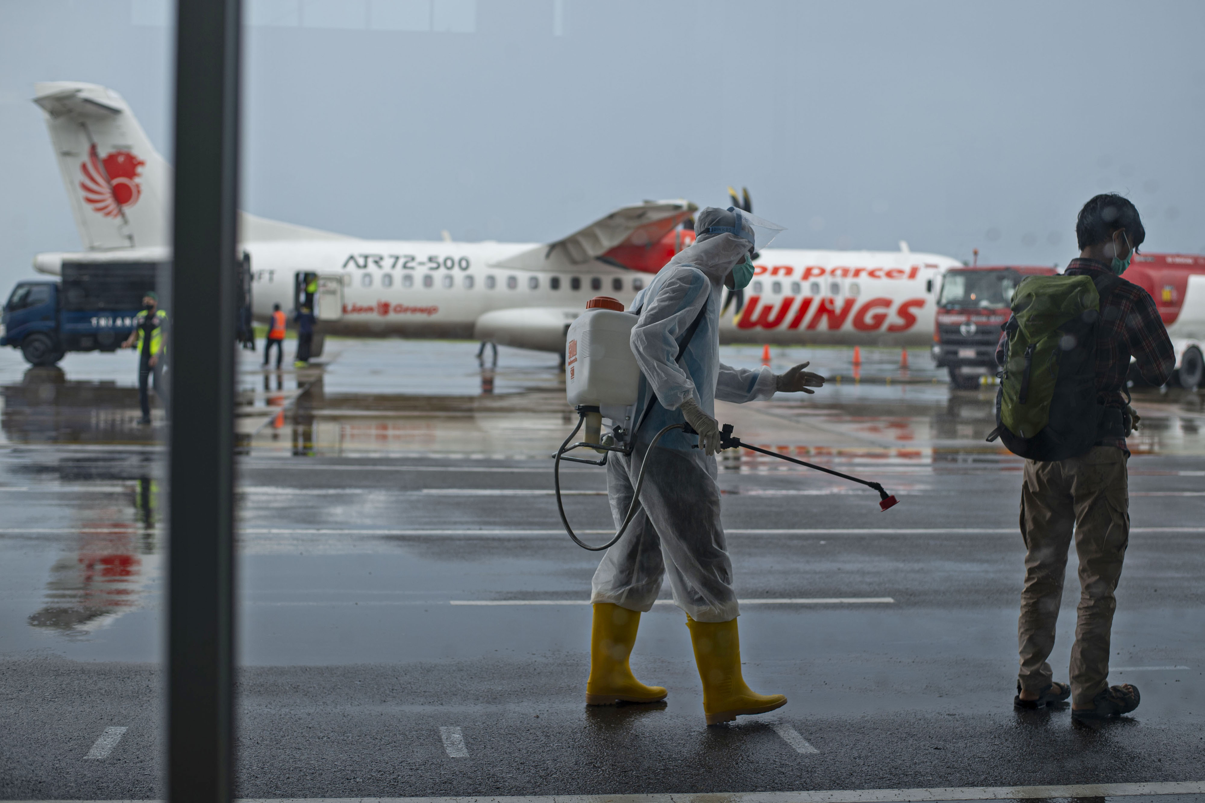 Lewotolo Semburkan Abu, Wings Air Batalkan Penerbangan