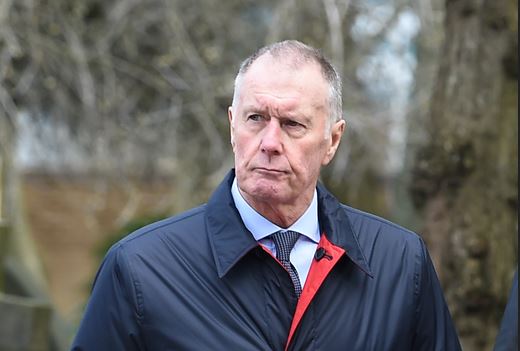Pesepak bola legendaris Inggris Geoff Hurst