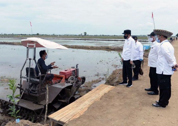 Presiden Joko Widodo (ketiga dari kanan).