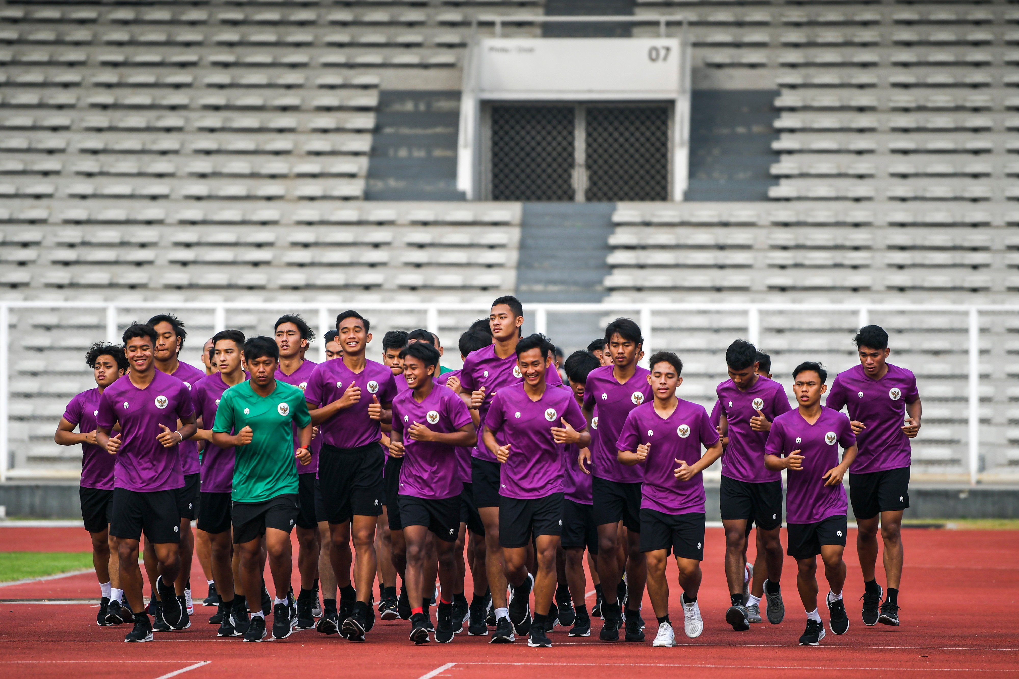 Pemain timnas U-19 saat menjalani latihan di Stadion Madya, Jakarta. 
