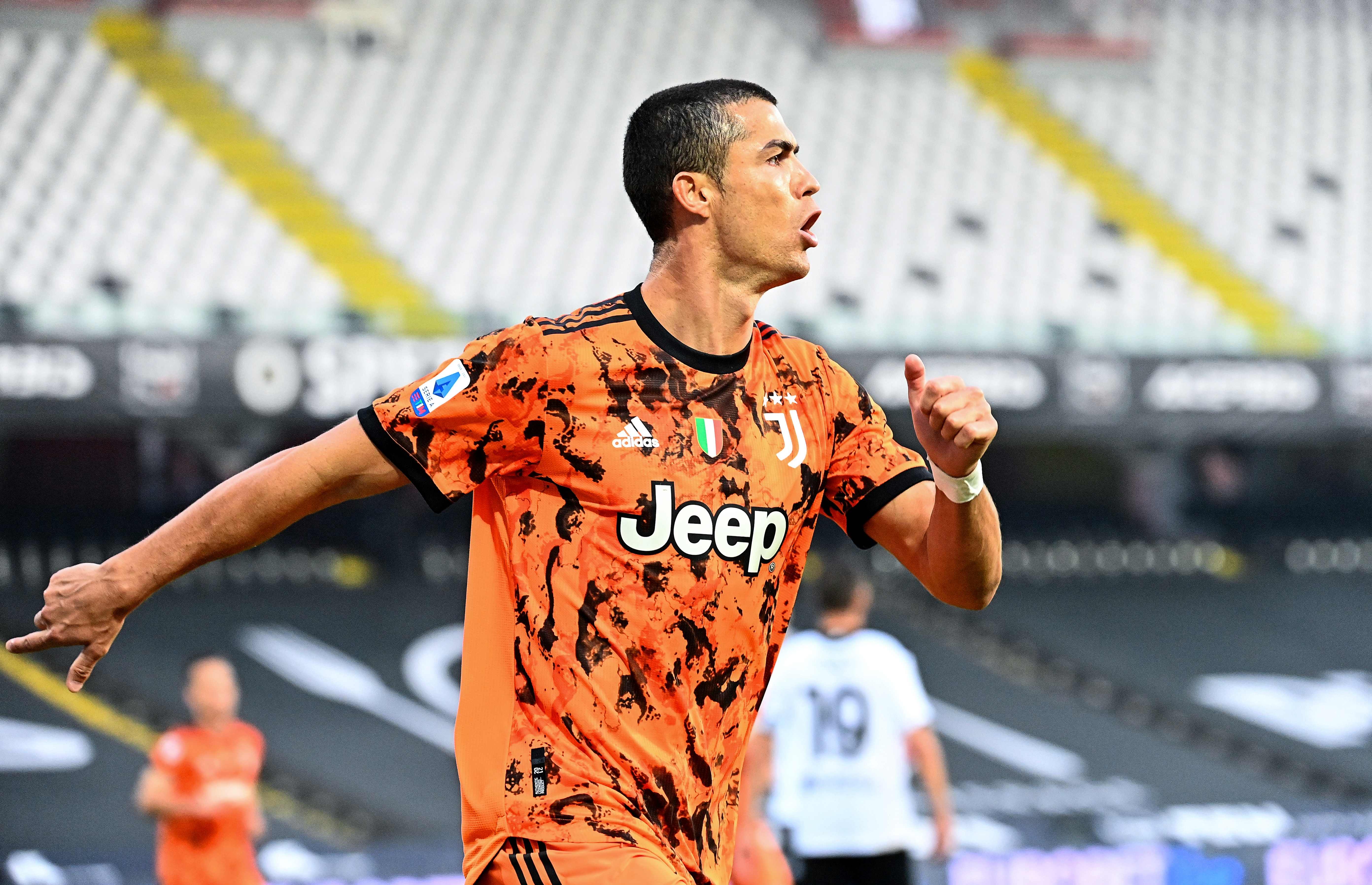 Penyerang Juventus Cristiano Ronaldo melakukan selebrasi usai mencetak gol ke gawang Spezia dalam laga Serie A.