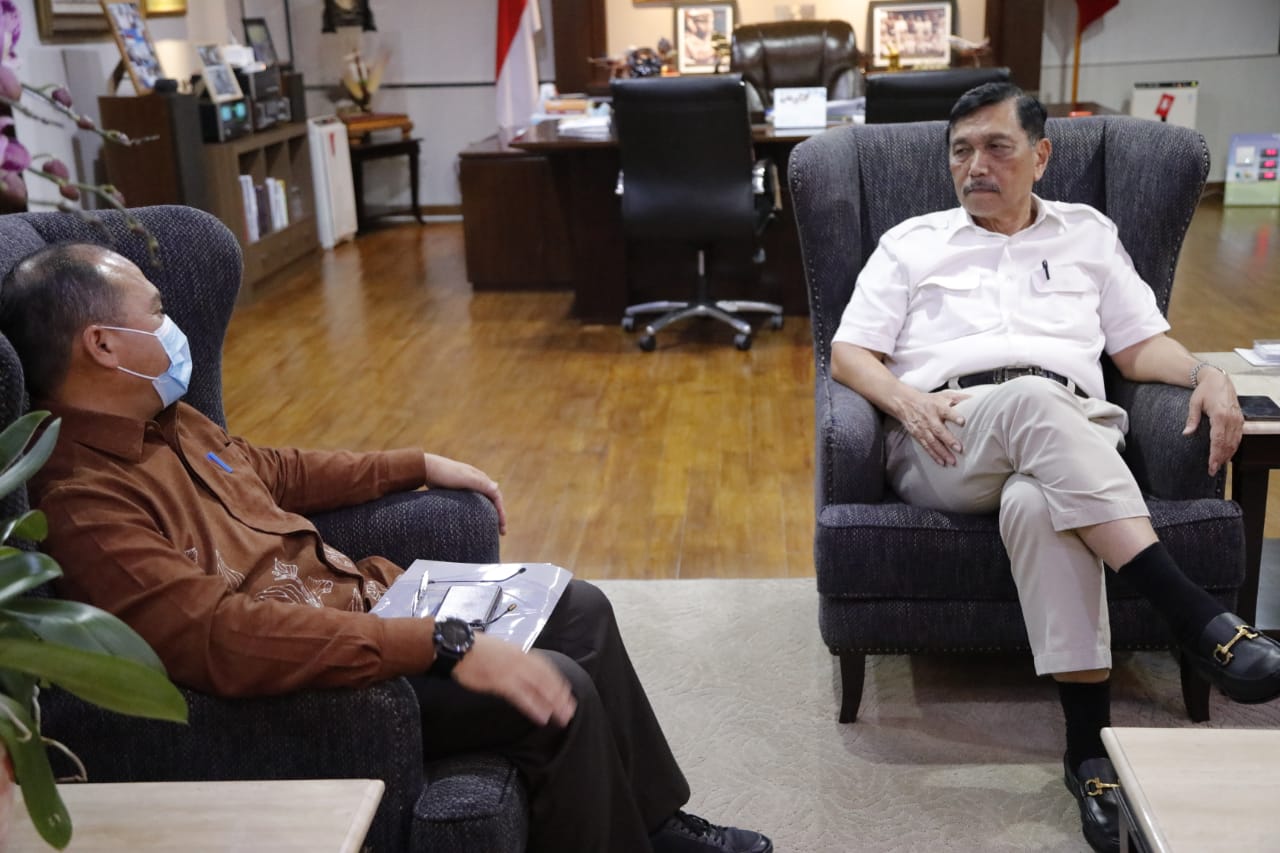 Gubernur Kepulauan Bangka Belitung Erzaldi Rosman bertemu Menko) Bidang Kemaritiman dan Investasi, Luhut Binsar Pandjaitan, di Jakarta.