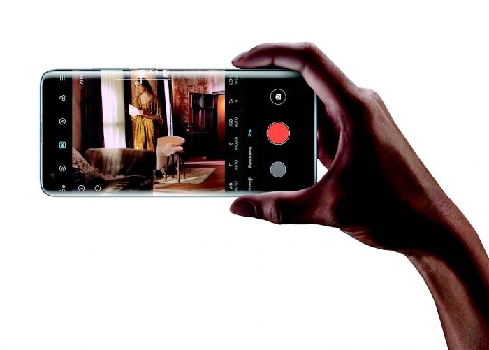 Xiaomi Mi 10 diklaim sebagai ponsel flagship lengkap yang paling layak untuk pasar Indonesia.  