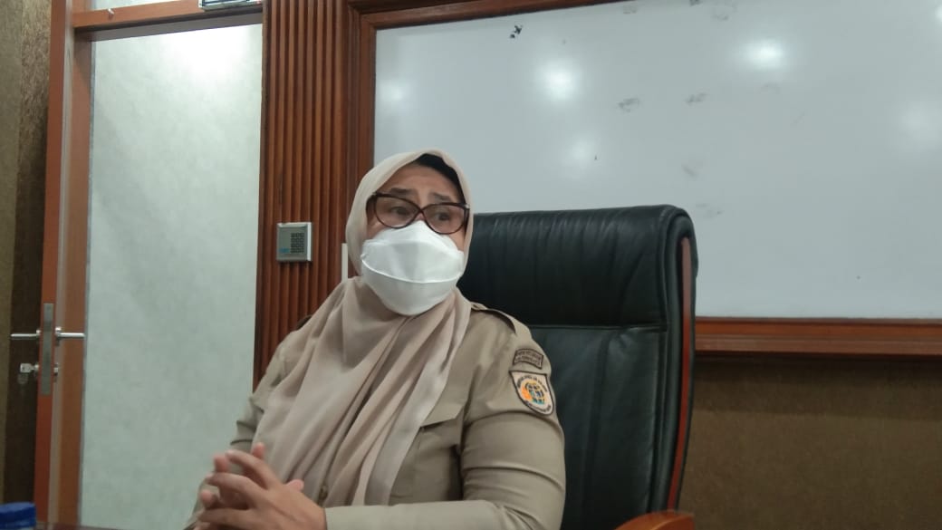 Kepala BPN Karawang Fitriyani Hasibuan tetap membuka layanan, meskipun ditemukan 13 pegawinya positif Covid-19.