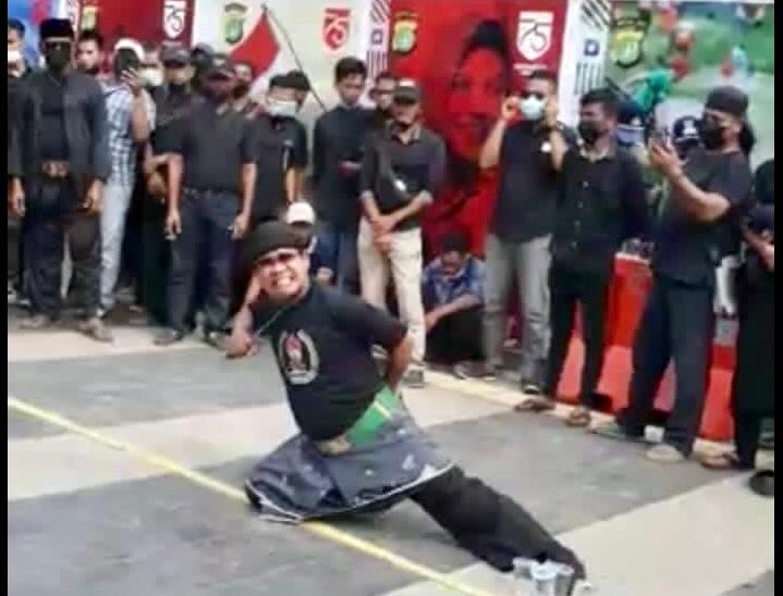 Sambut Kapolda Baru, Jawara Banten Gelar Atraksi Debus