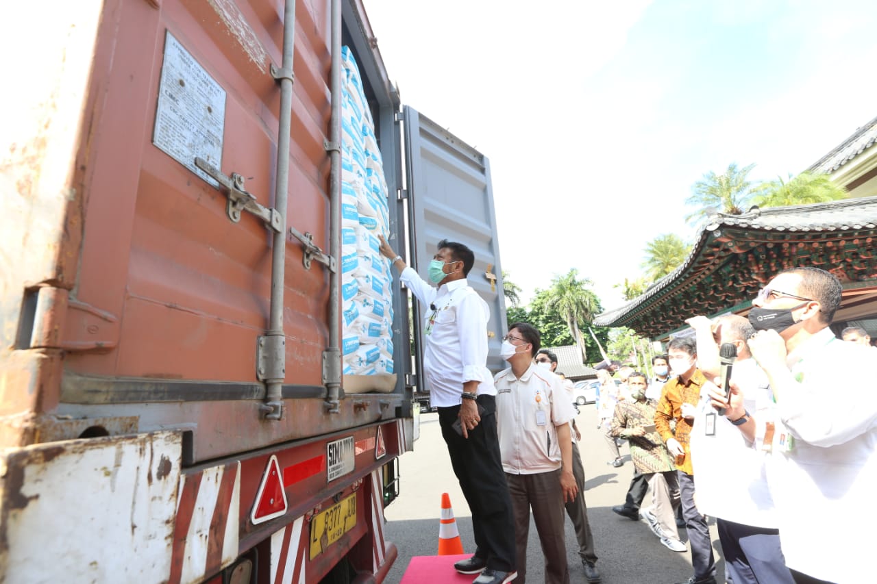 Menta Syahrul Yasin Limpo melepas ekspor pakan ternak berupa Trytophan Granule sebanyak 327 metrik ton ke tujuh negara. 