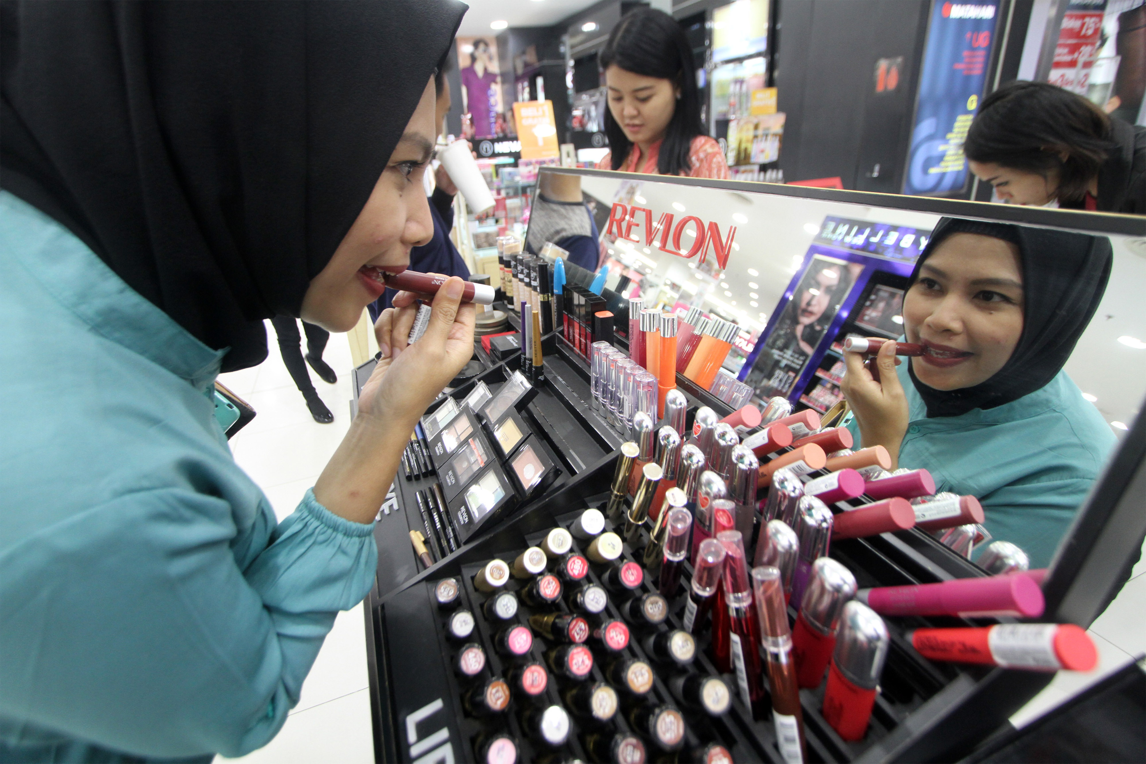 Ilustrasi transaksi produk kosmetik