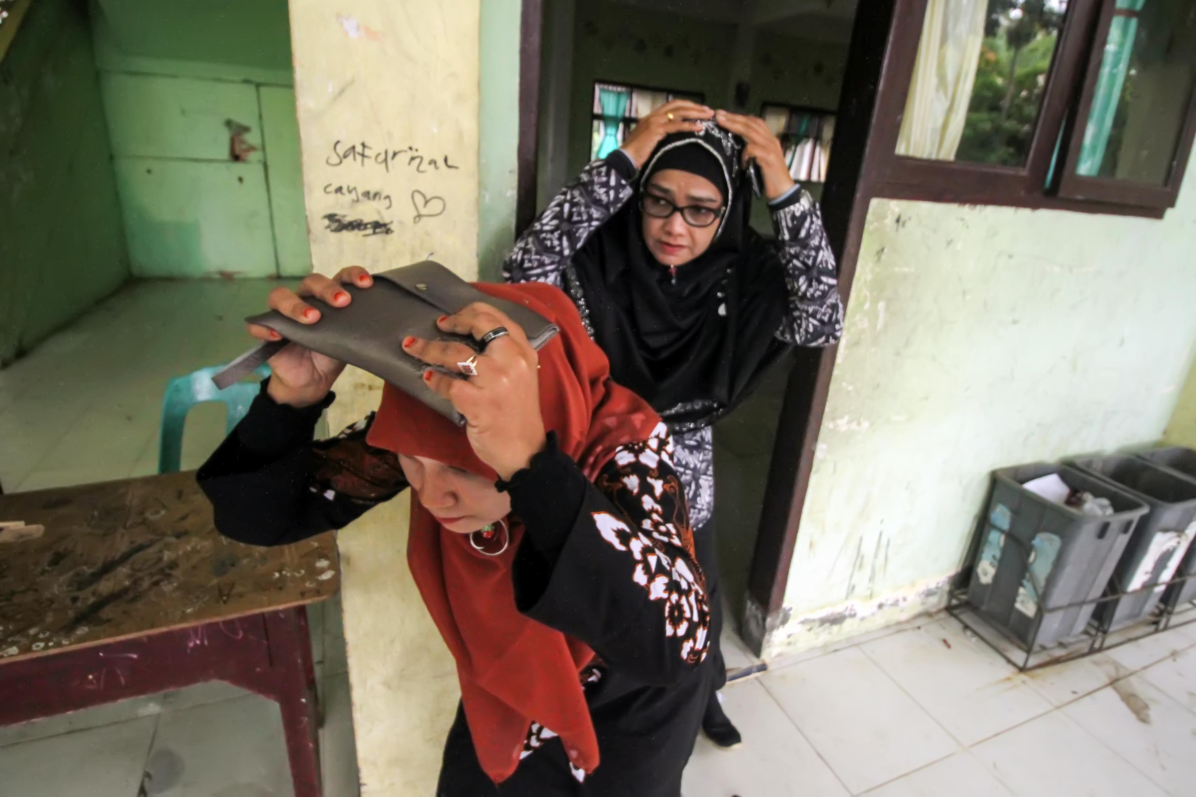 Ilustrasi simulasi gempa bumi