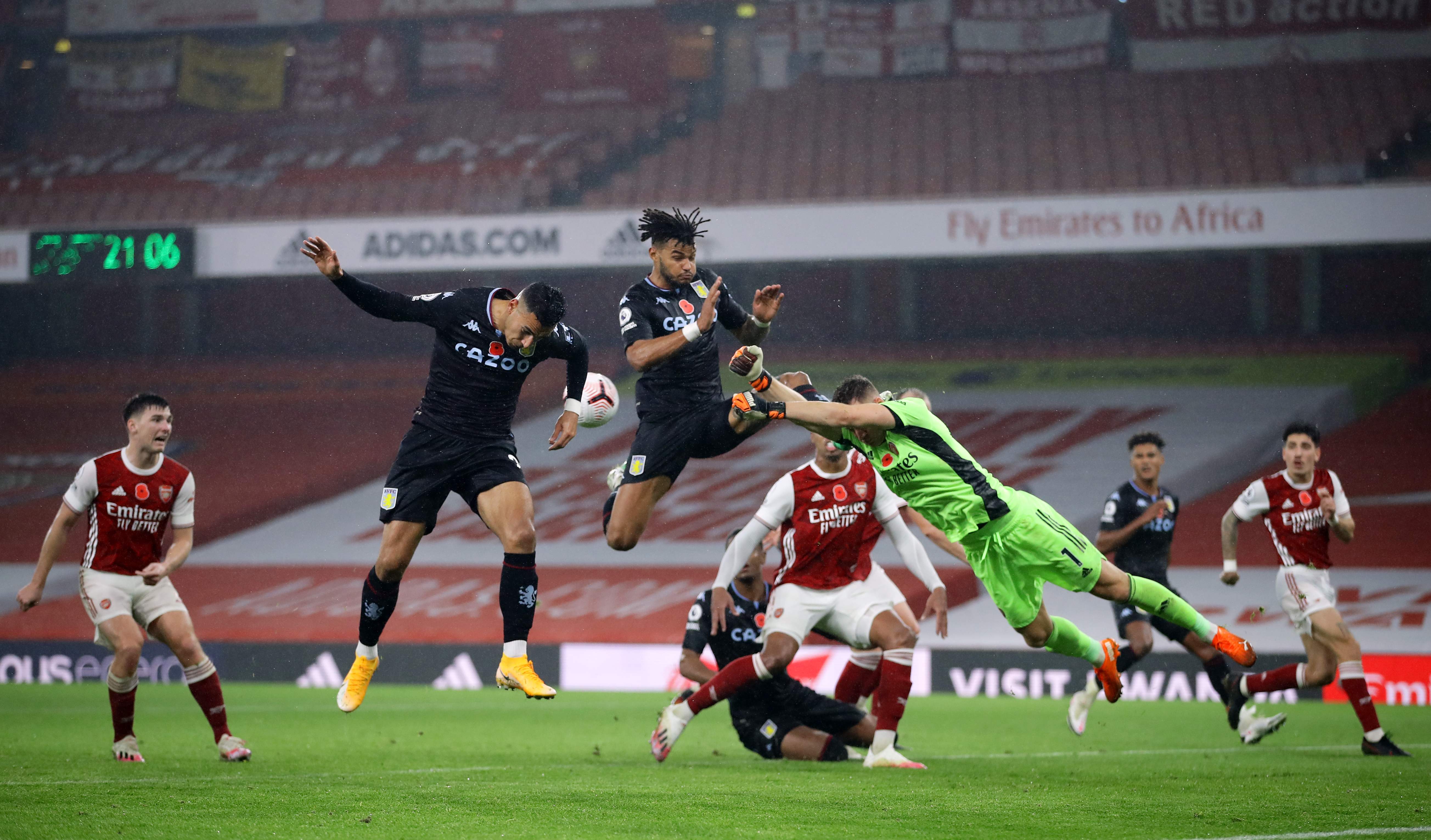 Pertandingan antara Aston Villa vs Arsenal dalam Liga Premier Inggris di Emirates Stadium, London, Minggu (8/11/2020).