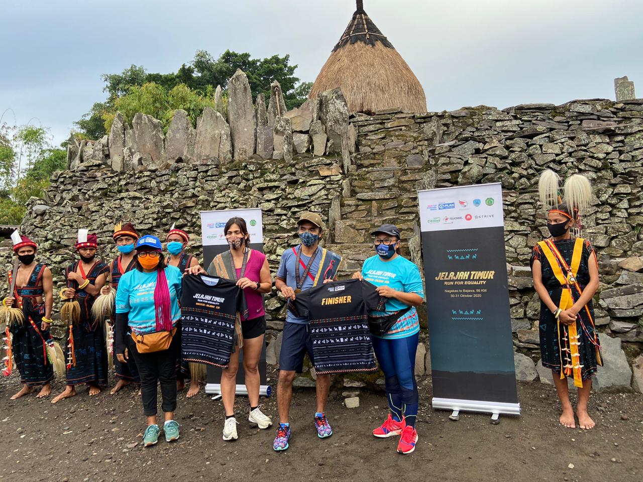 Pasangan pelari Natascha Oking dan Kaka Slank usai menyelesaikan Jelajah Timur: Charity Run for Equality.