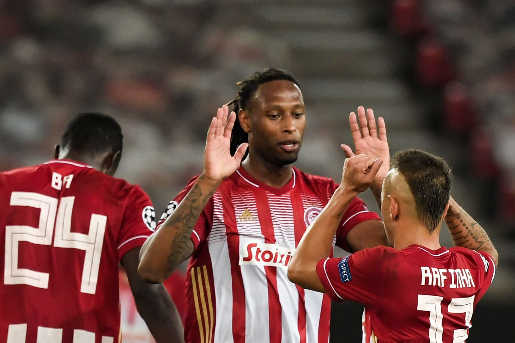 Bek Olympiakos Ruben Semedo (kiri)
