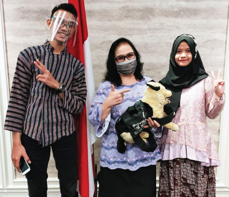 Zulvan Kheidir ‘Aliy Nurwigantara (kiri) salah satu wakil Indonesia dari SMAN 1 Yogyakarta di ajang Kompetisi Penemu Muda (YIC) 2020.